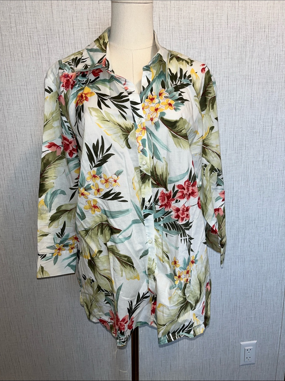 Women’s Tropical Floral Button-Up Shirt - White/Green